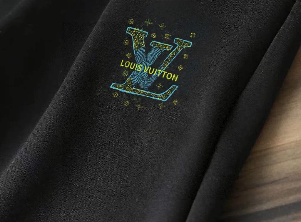 🅿️400 [LV Louis Vuitton] (Fat Man Gospel) hot-selling suit is coming. Focus on the original version of the official website. 2025 new hot-selling cardigan sweater suit. The original order is the best. 🇭🇰The meticulous work of top designers is dedicated to a fitting and perfect upper body effect. 100% natural high-quality Roman cotton, close-fitting comfort, noble and elegant! Original hardware embodies elegance and nobility! Counter size: M-5XL (maximum wear up to 220 pounds)